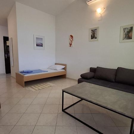 Apartman Karin Donji Karin Exteriör bild